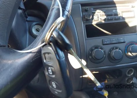 2005 Hyundai Elantra Gls/Gt z USA, uszkodzony, nr VIN KMHDN56D55U136968